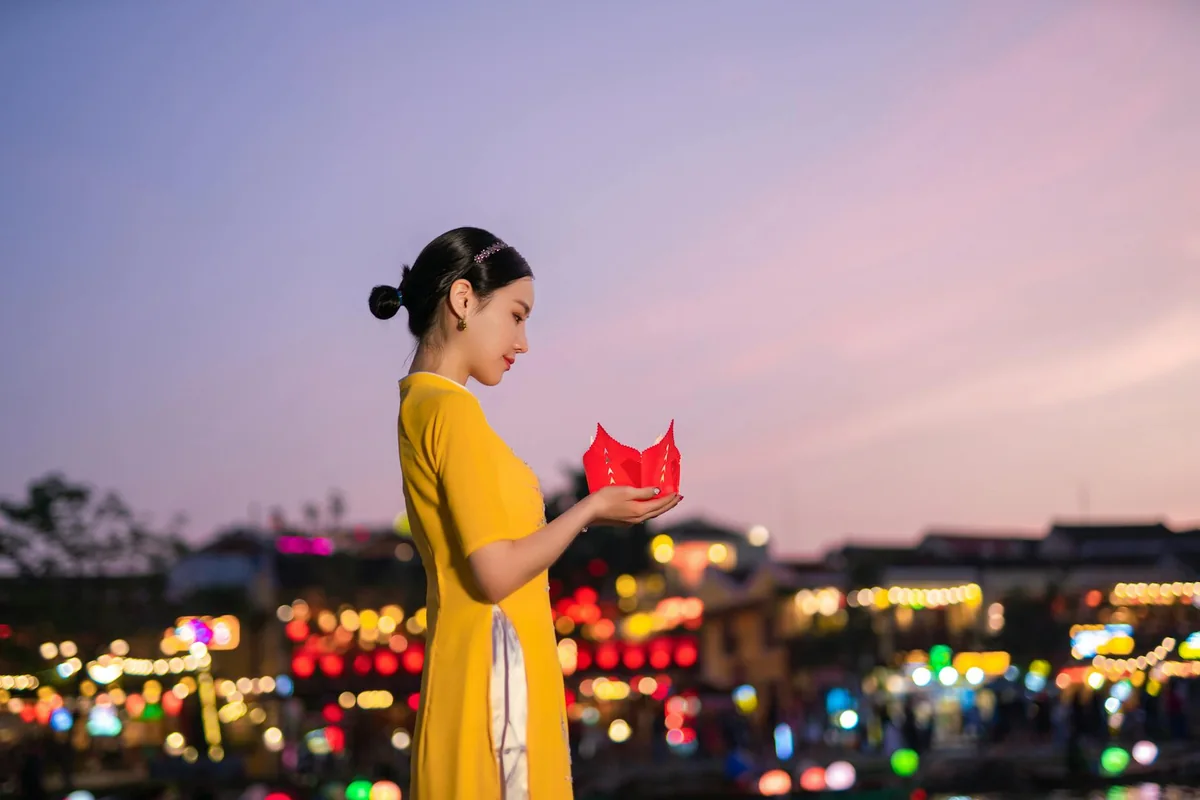image-01 展示多机位拍摄与现场调度画面，帮助读者理解不同服务线在场景、人力与器材上的差别